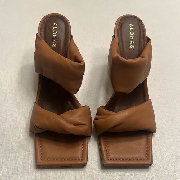 ALOHAS Twist Strap Mule in Tan/Brown Leather - Picture 2 of 8